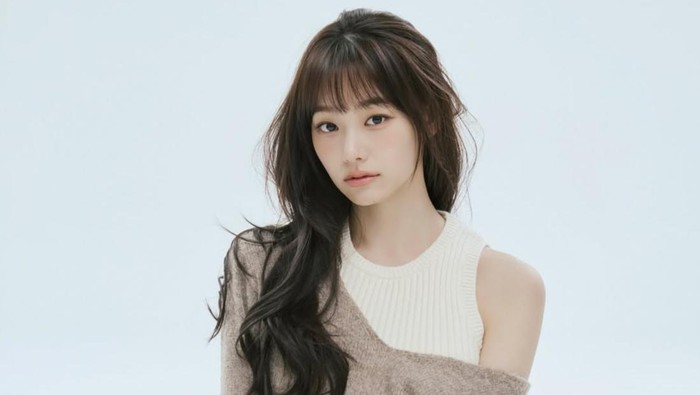 Fokus Jadi Aktris, Kang Mi Na Bergaya Elegan di Foto Profil Terbaru