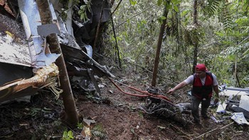 FOTO: Anwar Usman Pingsan hingga Heli Jatuh Tewaskan 8 Orang