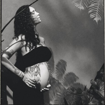 Tasha Serena Istri Keenan Pearce Umumkan Kehamilan