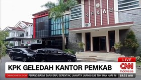 VIDEO: KPK Geledah Kantor Pemkab Tulungagung, Pejabat Diperiksa