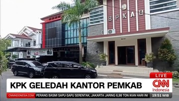 VIDEO: KPK Geledah Kantor Pemkab Tulungagung, Pejabat Diperiksa