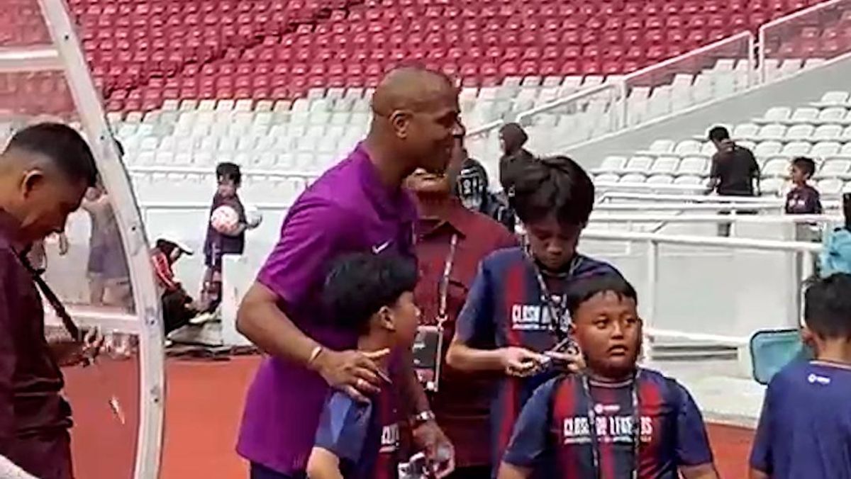 Barcelona Legends Latihan, Kluivert Kembali Ke Sugbk