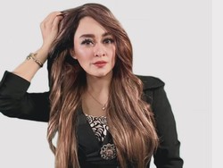 Putuskan Lepas Hijab, 7 Penampilan Terbaru Zeda Salim dengan Rambut Balayage