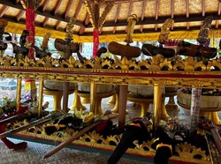 8 Keris Pusaka Peninggalan Kerajaan Karangasem Diupacarai Saat Tumpek Landep