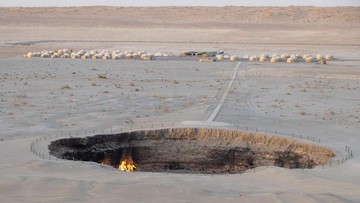 FOTO: Berkunjung ke Gerbang Neraka, Tempat Teraneh-Misterius di Bumi