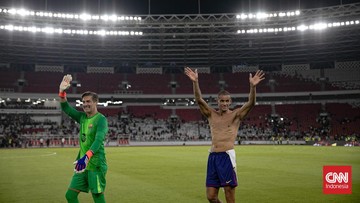 Kabar Sport CNN Terbaru : Sundulan Terbang Rivaldo Pukau Penonton GBK di Clash of Legends