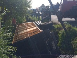 Mak Liyut, Truk Muatan Pasir Nyemplung Sungai di Jalan Jogja-Solo 