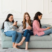 4 Ciri Kepribadian Orang yang Diam-Diam Keluar dari Grup Chat Menurut Ilmu Psikologi