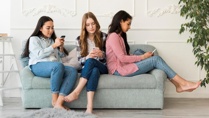 4 Ciri Kepribadian Orang yang Diam-Diam Keluar dari Grup Chat Menurut Ilmu Psikologi