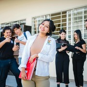 5 Cara Mengenali Orang yang Terlihat Pendiam Tapi Aslinya Sangat Cerdas