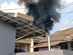 Lapak Pedagang di Jagakarsa Kebakaran, 7 Unit Damkar Dikerahkan