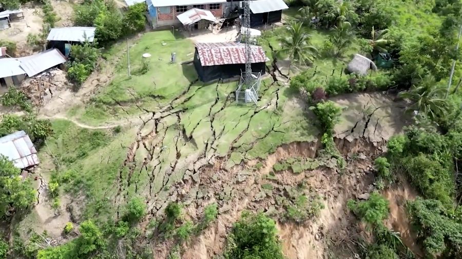 Longsor di Peru utara paksa 172 penduduk mengungsi, rusak rumah dan sekolah. (Tangkapan Layar Video Reuters/EL DORADO GOVERNMENT)