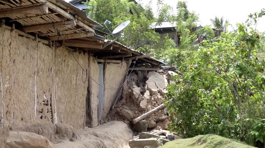 Longsor di Peru utara paksa 172 penduduk mengungsi, rusak rumah dan sekolah. (Tangkapan Layar Video Reuters/EL DORADO GOVERNMENT)