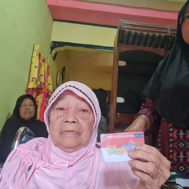 4 Kisah Haru Nenek Lansia yang Memilih Pasrah di Hari Tua, Alasannya Bikin Nangis