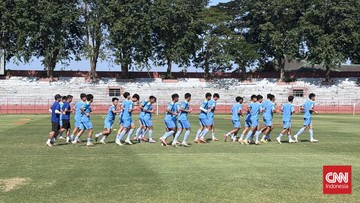 Vietnam Rela Terpanggang Panas Surabaya demi Hadapi Timnas Indonesia