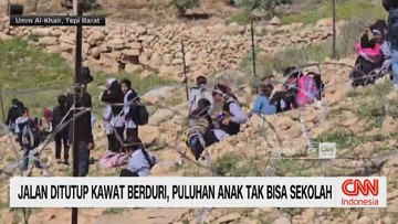 VIDEO: Jalan Ditutup Kawat Berduri, Puluhan Anak Tak Bisa Sekolah