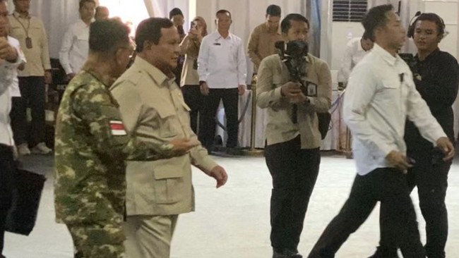 Sabtu (18/4), Presiden Prabowo tiba di Akmil Magelang untuk memberikan arahan dalam retret Ketua DPRD se-Indonesia yang telah digelar sejak tengah pekan ini.