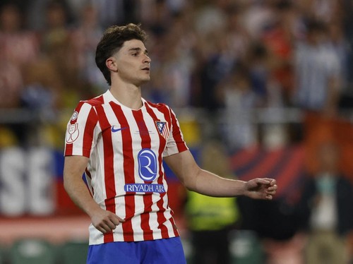 Soccer Football - Copa del Rey - Final - Atletico Madrid v Real Sociedad - Estadio de La Cartuja, Seville, Spain - April 18, 2026 Atletico Madrid's Julian Alvarez looks dejected after missing a penalty during the penalty shootout REUTERS/Marcelo Del