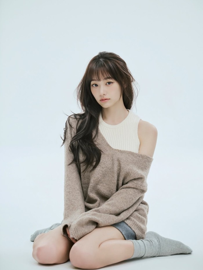 Beauties, siapa di sini yang sudah mengikuti Kang Mi Na eks I.O.I sejak masih menjadi peserta survival show Korea Selatan, &lsquo;Produce 101&rsquo;? Ya, mungkin tidak banyak yang tahu kalau ia dulunya merupakan member girl group. / Foto: instagram.com/_happiness_o