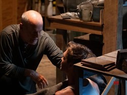 Sinopsis Film Survive The Night, Teror Penjahat di Rumah Terpencil