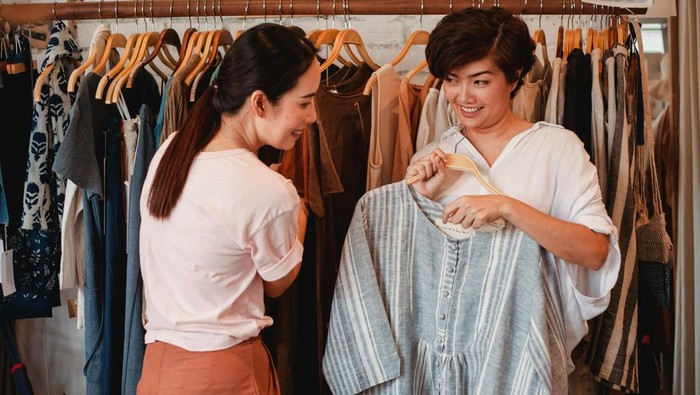 Baju baru berpotensi membawa kuman dan bakteri sehingga wajib dicuci sebelum dipakai