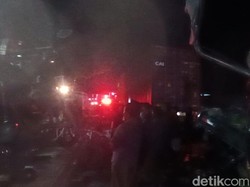 Laka Maut Truk Seruduk 4 Mobil Saat Menunggu KA Lewat di Probolinggo