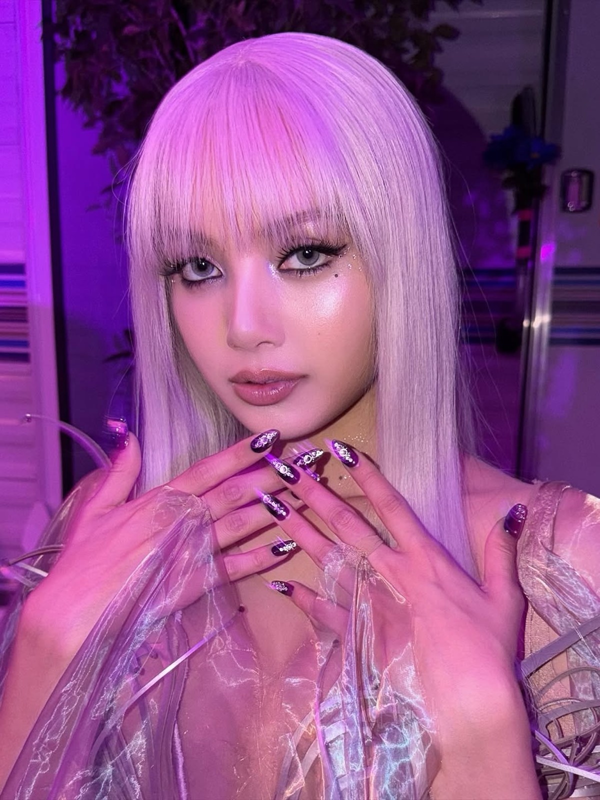 Gaya Lisa BLACKPINK memakai gaun rancangan Iris Van Herpen di Coachella 2026&period;