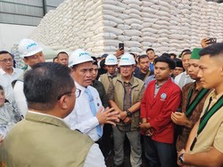 Mentan Amran Apresiasi Bulog Jatim Libatkan Akademisi Cek Stok Pangan