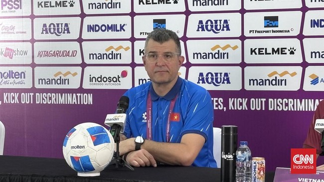 Pelatih timnas Vietnam U-17, Cristiano Roland, kecewa dengan strategi bertahan yang diterapkan Indonesia sepanjang laga terakhir grup A Piala AFF U-17 2026.