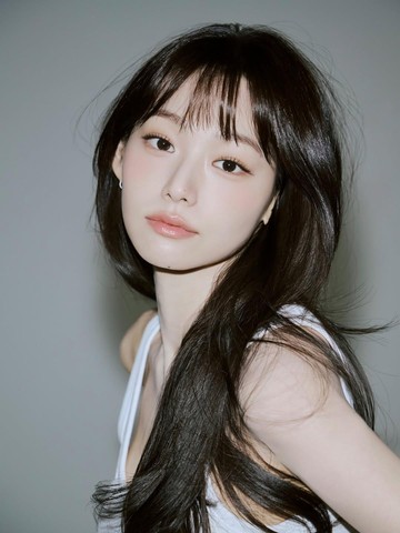 Rayakan Debut Anniversary ke-10, Simak Potret Terbaru Kang Mi Na Eks I.O.I