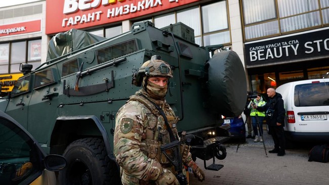 Potret Warga Dibrondong Tembakan Brutal di Supermarket