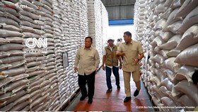 Momen Prabowo Cek Gudang Bulog di Magelang