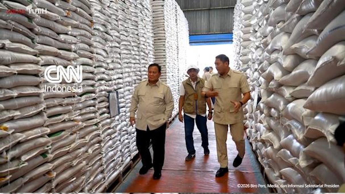 Momen Prabowo Cek Gudang Bulog di Magelang