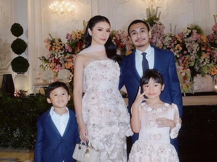 5 Gaya OOTD Alea Anak Anissa Aziza & Raditya Dika, Outfitnya Selalu Kece