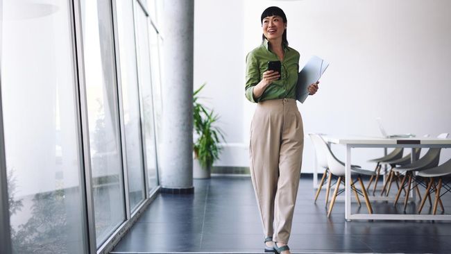 6 Ciri Kepribadian Orang yang Cenderung Berjalan Cepat, Bukan Tergesa-gesa