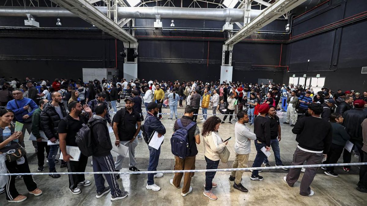 FOTO: Spanyol Ubah Kebijakan Imigrasi, Harapan Mendapat Status Legal