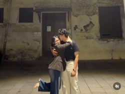 Go Public, 7 Potret Mesra Ardhito Pramono & Davina Karamoy Peluk-Cium di Kota Tua