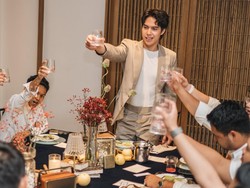 Jelang Menikah, 7 Momen Intimate El Rumi Gelar Bachelor Night Bareng Groomsmen