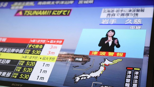Tsunami telah melanda sejumlah wilayah di Jepang setelah gempa bumi magnitudo 7,5 terjadi di Jepang bagian utara, Senin (20/4).