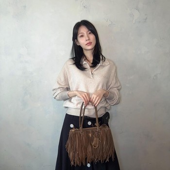 Get The Look: Tampil Beda Pakai Sweater ala Gong Seung Yeon