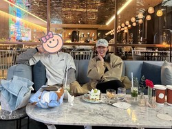 7 Gaya Gemas Son Ye Jin Pamer Kebersamaan dengan Hyun Bin, Wajah Suami Ditutupi Stiker