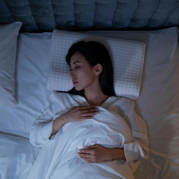Mendapatkan tidur yang cukup selama 7-8 jam setiap malam.