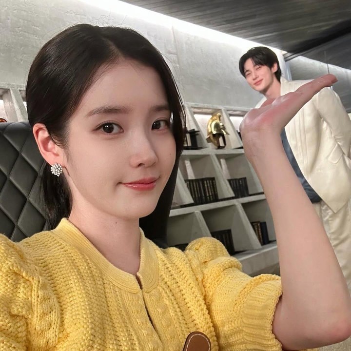 <p>Hal ini terlihat dari bebagai komentar yang membanjiri <em>postingan</em> tersebut. Banyak yang mengaku tak sabar menantikan episode berikutnya, Bunda. &ldquo;Suka pasangan ini,&rdquo; tulis akun <em>@kcharlot****.</em> &ldquo;ahh eps 4 bikin nagih!! cepet minggu depan,&rdquo; tulis akun <em>@ariehanday****.&nbsp;</em>(Foto: Instagram @dlwlrma)</p>