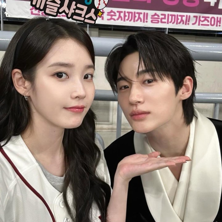 <p>Momen tersebut diunggah langsung oleh keduanya di akun Instagram. &ldquo;Aku akan pergi ke Istana Nasional untuk mengambil pelajaran pidato,&rdquo; tulis IU, dikutip dari laman Instagram <em>@dlwlrma,</em> Senin (20/4/2026).&nbsp;(Foto: Instagram @dlwlrma)</p>