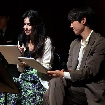 Pendidikan Katy Louise Saunders Istri Song Joongki yang Jadi Narator Bareng Suami