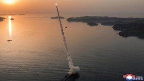 FOTO: Korsel Waswas Korut Kembali Lakukan Uji Coba Rudal Balistik