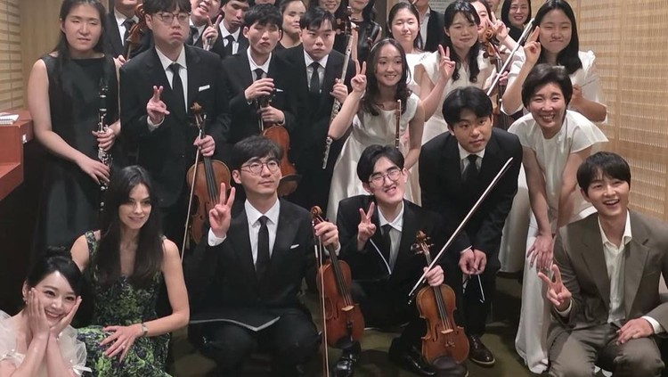 Penampilan Langka Song Joong Ki dan Istri di Depan Publik