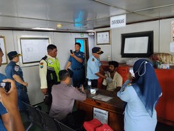 Kepala Pusing, Penumpang KMP Samudera Utama Jatuh ke Selat Bali