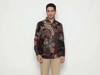 Kemeja Batik Platini Lengan Panjang, Solusi Tampil Elegan di Acara Formal