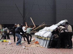 Polisi Gelar Simulasi Pengamanan Demo Hari Buruh di Banten